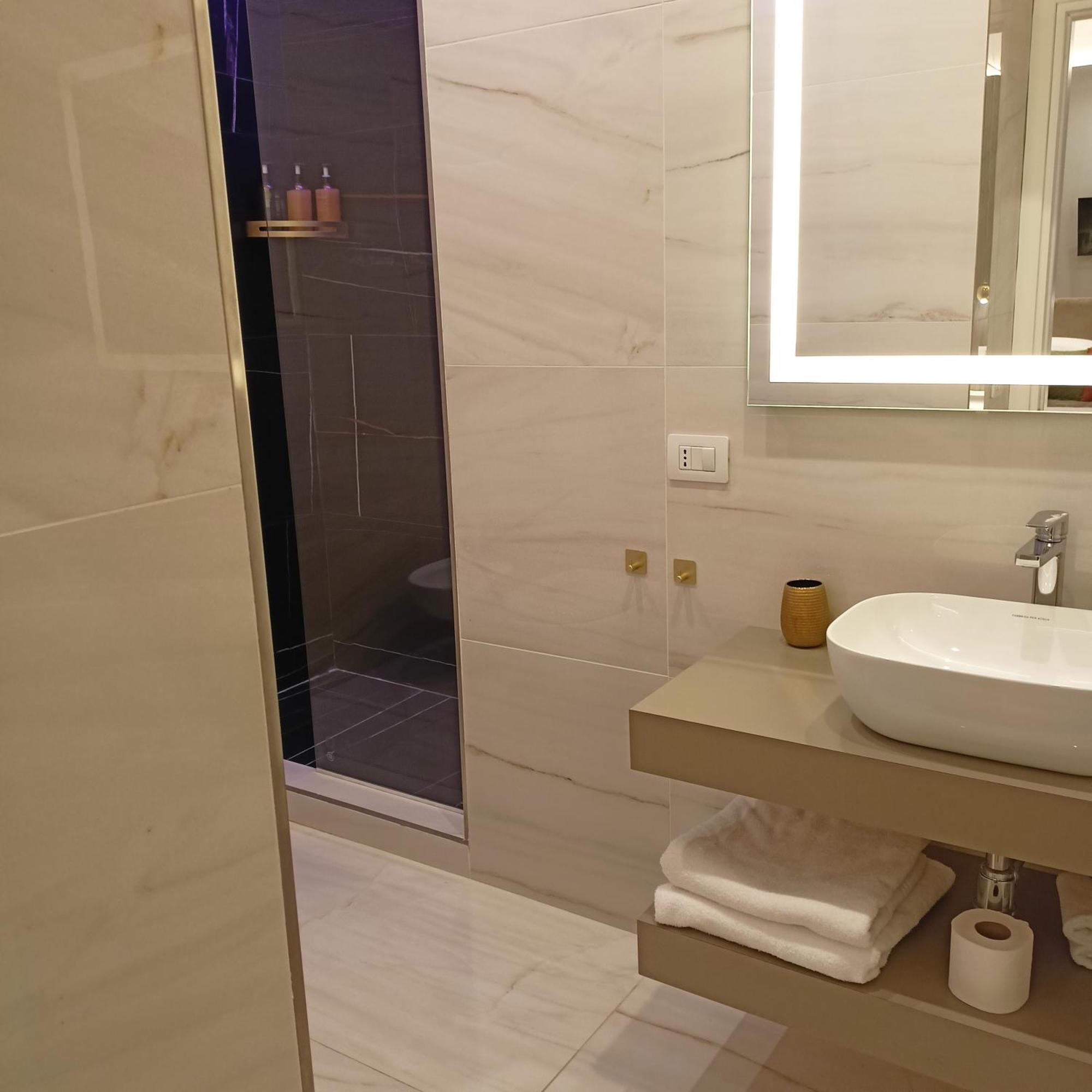 La Lepre Bovio Hotel Naples Exterior photo