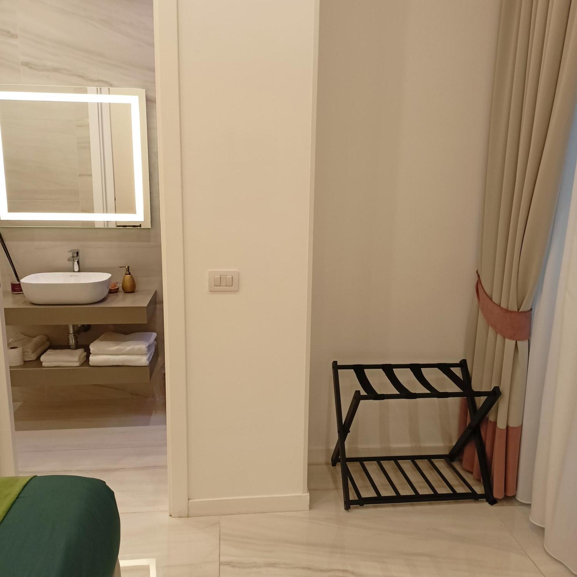 La Lepre Bovio Hotel Naples Exterior photo
